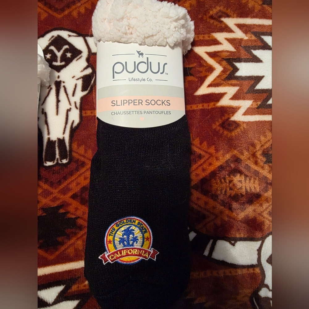 Pudus Black Slipper Socks with California Patch